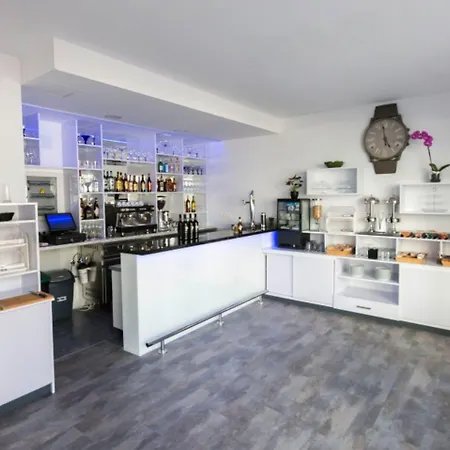 Candisol Cozy Hotel